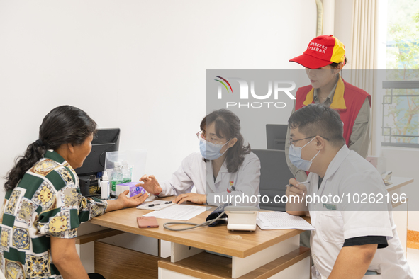 YICHANG, CHINA - JULY 13, 2023 - Photo taken on July 13, 2023 shows an expert doctor offering free medical treatment in the sorting room of...