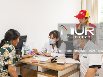 YICHANG, CHINA - JULY 13, 2023 - Photo taken on July 13, 2023 shows an expert doctor offering free medical treatment in the sorting room of...