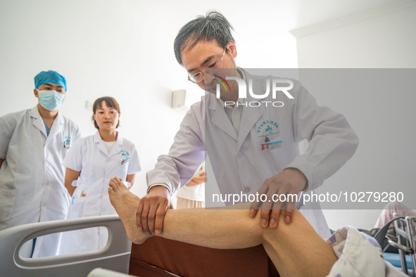 Medical staff check the recovery of a patient at the Third People's Hospital in Bijie, Southwest China's Guizhou province, July 13, 2023. 