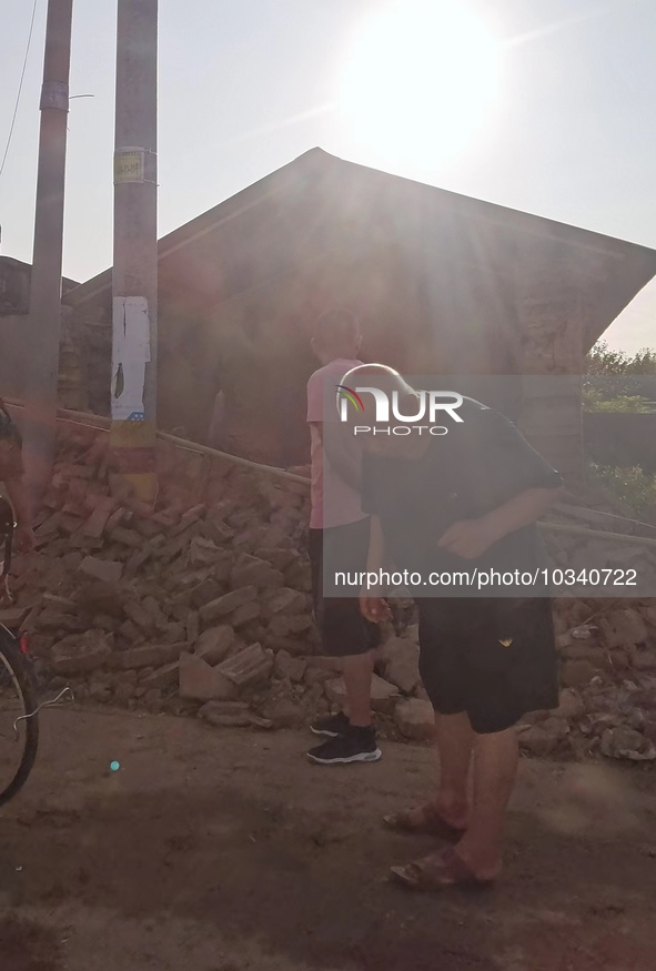 DEZHOU, CHINA - AUGUST 6, 2023 - Citizens watch as the wall of a house collapses after an earthquake in Pingyuan County, Dezhou, Shandong pr...