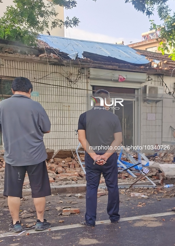 DEZHOU, CHINA - AUGUST 6, 2023 - Citizens watch as the wall of a house collapses after an earthquake in Pingyuan County, Dezhou, Shandong pr...