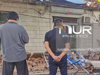 DEZHOU, CHINA - AUGUST 6, 2023 - Citizens watch as the wall of a house collapses after an earthquake in Pingyuan County, Dezhou, Shandong pr...