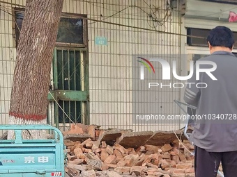 DEZHOU, CHINA - AUGUST 6, 2023 - Citizens watch as the wall of a house collapses after an earthquake in Pingyuan County, Dezhou, Shandong pr...