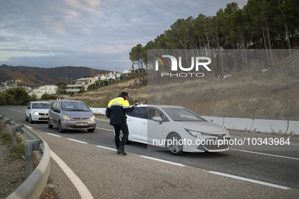 The Fire Department of the Generalitat declared the fire in the municipalities of Colera and Portbou, in the region of Alt Emporda (Girona,...