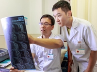 TENGZHOU, CHINA - AUGUST 17, 2023 - Du He, chief physician of the pain Department, instructs students to look at X-rays, August 17, 2023, Te...