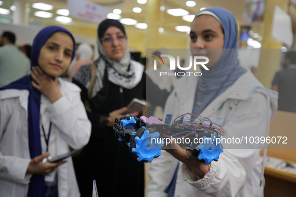 Palestinian students take part in a festival of the Science Days Palestine, at al Qattan Center in Gaza city on August 21, 2023. 
 