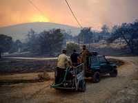 Residents are trying to extinguish the fire with their own means in any way they can. Mount Parnitha 22/8/23 (