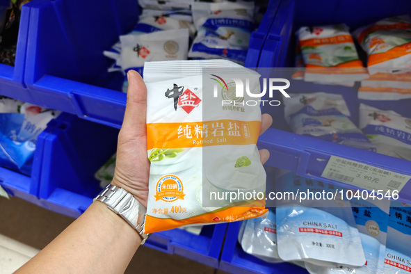 SHANGHAI, CHINA - AUGUST 24, 2023 - Customers shop for salt at a supermarket in Shanghai, China, Aug. 24, 2023. Affected by Japan's nuclear...