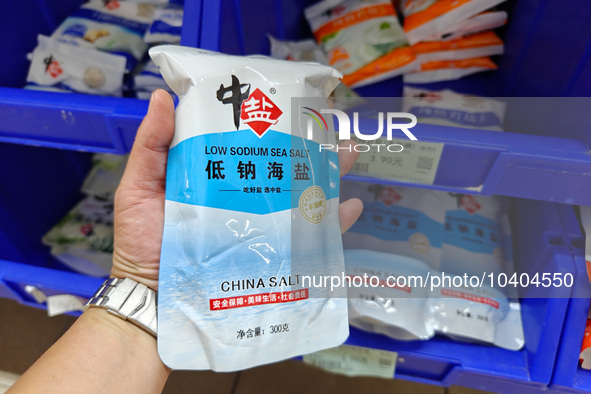 SHANGHAI, CHINA - AUGUST 24, 2023 - Customers shop for salt at a supermarket in Shanghai, China, Aug. 24, 2023. Affected by Japan's nuclear...