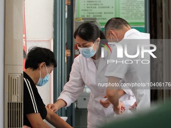 LINYI, CHINA - AUGUST 25, 2023 - A doctor performs balanced acupuncture for villagers in Linyi city, Shandong province, Aug 25, 2023. Throug...