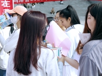 HANDAN, CHINA - AUGUST 25, 2023 - Many college graduates learn about recruitment information at a summer recruitment fair for college studen...