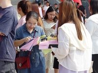 HANDAN, CHINA - AUGUST 25, 2023 - Many college graduates learn about recruitment information at a summer recruitment fair for college studen...