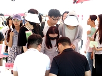 HANDAN, CHINA - AUGUST 25, 2023 - Many college graduates learn about recruitment information at a summer recruitment fair for college studen...