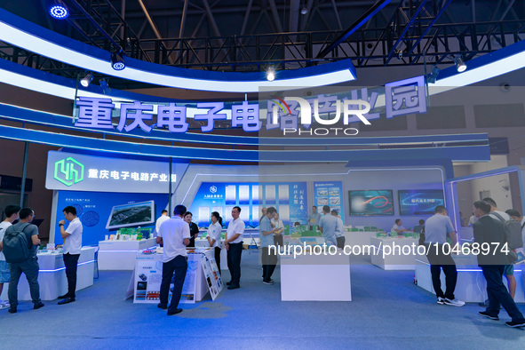  People visit the booth of Chongqing Electronic Circuit Industrial Park at the 2023 SMART CHINA EXPO in Chongqing, China, Sept. 5, 2023. 