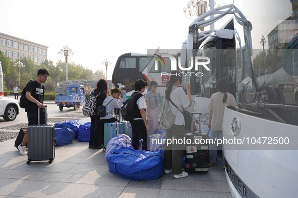 DEZHOU, CHINA - SEPTEMBER 7, 2023 - Students of Dezhou University in Shandong province carry their luggage and prepare to go to the grassroo...