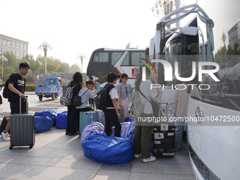 DEZHOU, CHINA - SEPTEMBER 7, 2023 - Students of Dezhou University in Shandong province carry their luggage and prepare to go to the grassroo...