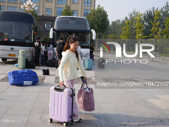 DEZHOU, CHINA - SEPTEMBER 7, 2023 - Students of Dezhou University in Shandong province carry their luggage and prepare to go to the grassroo...