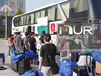 DEZHOU, CHINA - SEPTEMBER 7, 2023 - Students of Dezhou University in Shandong province carry their luggage and prepare to go to the grassroo...