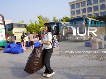 DEZHOU, CHINA - SEPTEMBER 7, 2023 - Students of Dezhou University in Shandong province carry their luggage and prepare to go to the grassroo...