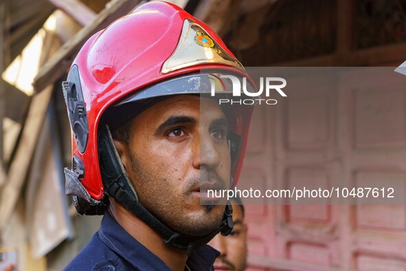 A rescuer in the city of Amizmiz, just a few dozen kilometers from the epicenter of the earthquake that shook Morocco. 