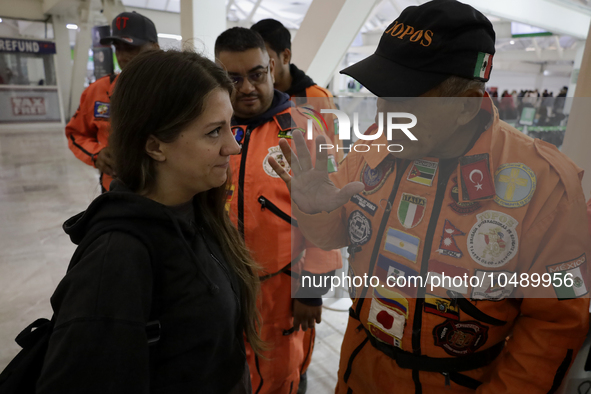 Hector Mendez, better known as El Chino, head and founder of the Azteca Topos International Rescue Brigade, talks with a Turkish citizen ins...