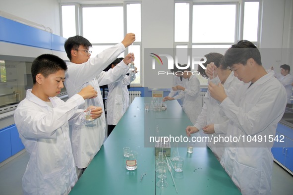 YANTAI, CHINA - SEPTEMBER 8, 2023 - Students conduct a training on pesticide residue detection in agricultural products at Yantai Cultural a...