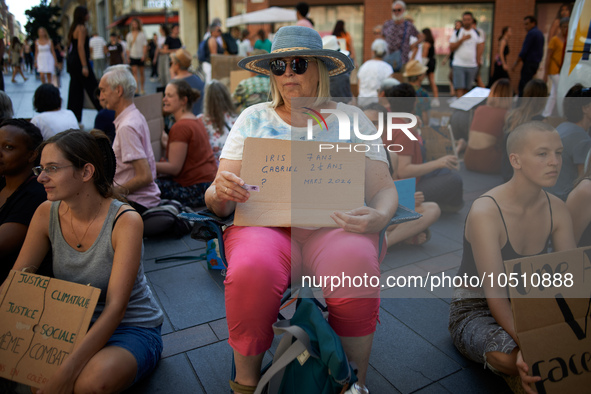 Extinction Rebellion (XR) Toulouse organized a sit-in of women in one of the most frequented street of Toulouse. Called 'Mothers'Rebellion',...