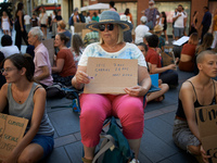Extinction Rebellion (XR) Toulouse organized a sit-in of women in one of the most frequented street of Toulouse. Called 'Mothers'Rebellion',...
