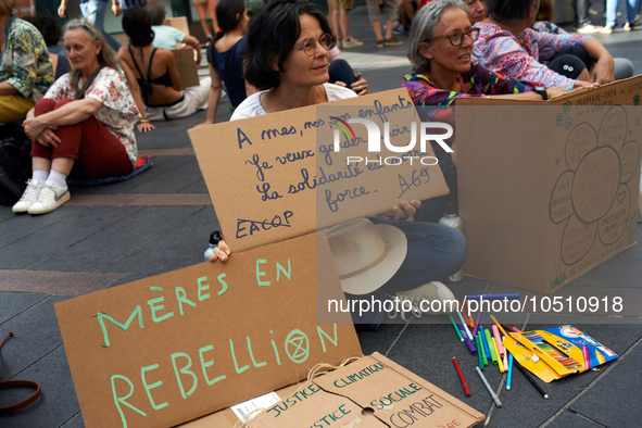 Placard reading 'Mothers' Rebellion'. Extinction Rebellion (XR) Toulouse organized a sit-in of women in one of the most frequented street of...