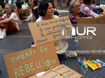 Placard reading 'Mothers' Rebellion'. Extinction Rebellion (XR) Toulouse organized a sit-in of women in one of the most frequented street of...