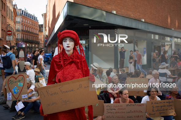 A red Rebel reads 'To Remi Fraisse, 21yo, my age' in front of the sit-in. Extinction Rebellion (XR) Toulouse organized a sit-in of women in...