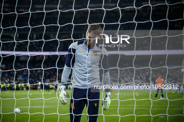 
Alex Remiro of Real Sociedad during the LaLiga EA Sports match between Real Madrid  and Real Sociedad at the Estadio Santiago Bernabeu on S...