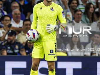 
Alex Remiro of Real Sociedad during the LaLiga EA Sports match between Real Madrid  and Real Sociedad at the Estadio Santiago Bernabeu on S...