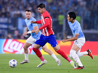 Alvaro Morata of Atletico de Madrid and Daichi Kamada of SS Lazio compete for the ball during the UEFA Champions League Group E match betwee...