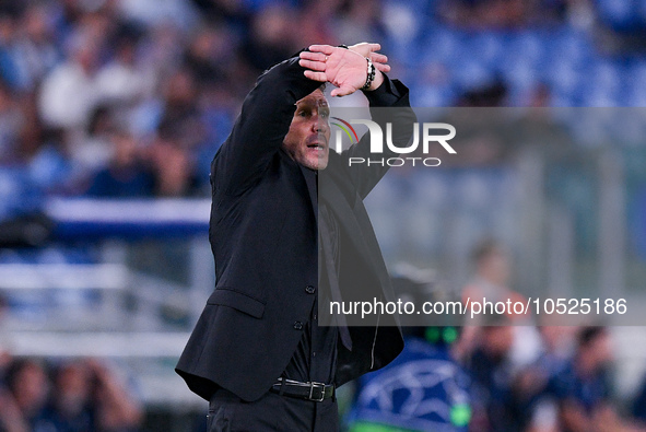 Diego Simeone head coach of Atletico de Madrid gestures during the UEFA Champions League Group E match between SS Lazio v Atletico de Madrid...