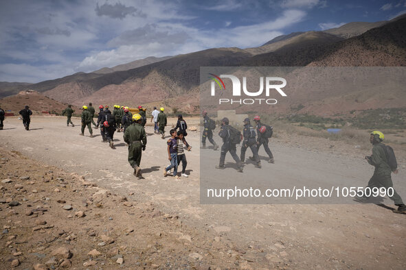 Morocco, Talat N'Yaaqoub, 2023-09-14. A Moroccan rescue operation team prepares to intervene in a hamlet near Talat N'Yaaqoub. 