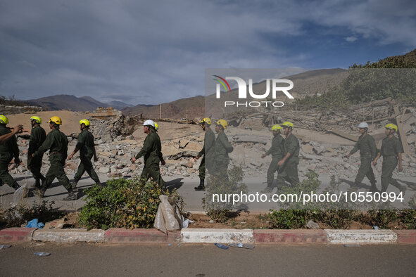 Morocco, Talat N'Yaaqoub, 2023-09-14. A Moroccan rescue operation team prepares to intervene in a hamlet near Talat N'Yaaqoub. 