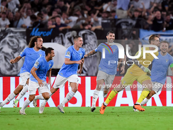 Ivan Provedel of SS Lazio celebrates with teammates after scoring the team's first goal to equalise  during the UEFA Champions League Group...