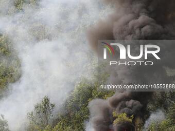 CHENGDE, CHINA - SEPTEMBER 25, 2023 - Firefighters perform a fire fighting drill in a forest area in Chengde, Hebei Province, China, Sept 25...