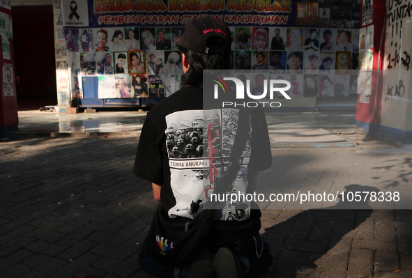 A supporter of Arema FC is praying at the 13th gate of the stadium while commemorating the first anniversary of the Kanjuruhan tragedy, whic...