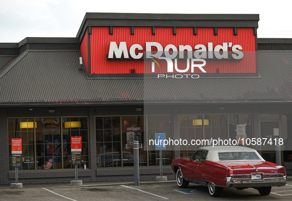 EDMONTON, CANADA - SEPTEMBER 29, 2023:
Empty parking spots outside a downtown Edmonton McDonald's as restaurants grapple with increasing emp...