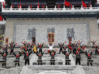 Huang Jianmin, an inheritor of the Qin and Han Dynasty battle drum, practices the ''Qin and Han Dynasty battle drum'' with students at the d...