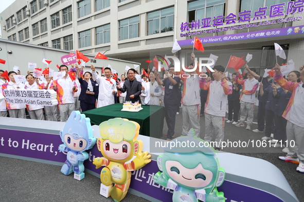 Doctors, nurses and volunteers hold a ceremony at Shaoxing Central Hospital to celebrate the completion of the task of providing medical car...