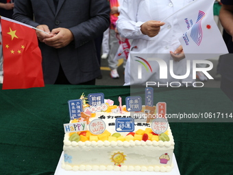 Doctors, nurses and volunteers hold a ceremony at Shaoxing Central Hospital to celebrate the completion of the task of providing medical car...