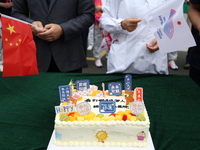 Doctors, nurses and volunteers hold a ceremony at Shaoxing Central Hospital to celebrate the completion of the task of providing medical car...