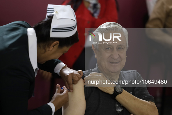 October 16, 2023, Mexico City, Mexico: Citizens are vaccinated at the start of the national vaccination campaign against influenza and Covid...