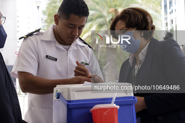 October 16, 2023, Mexico City, Mexico: Health personnel from the Mexican Institute of Social Security and the Armed Forces prepare the vacci...