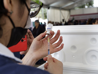 October 16, 2023, Mexico City, Mexico: Health personnel from the Mexican Institute of Social Security and the Armed Forces prepare the vacci...