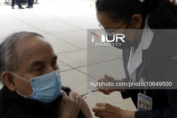 October 16, 2023, Mexico City, Mexico: Citizens are vaccinated at the start of the national vaccination campaign against influenza and Covid...