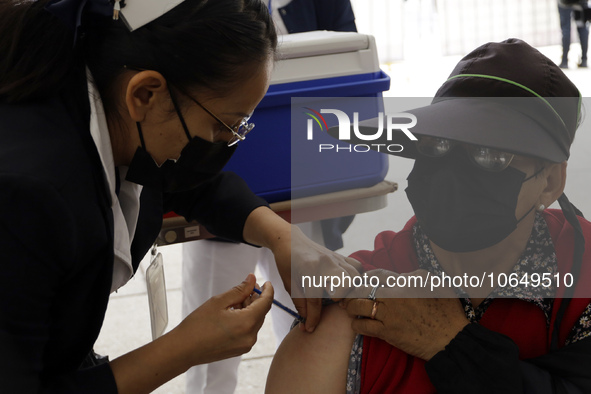 October 16, 2023, Mexico City, Mexico: Citizens are vaccinated at the start of the national vaccination campaign against influenza and Covid...